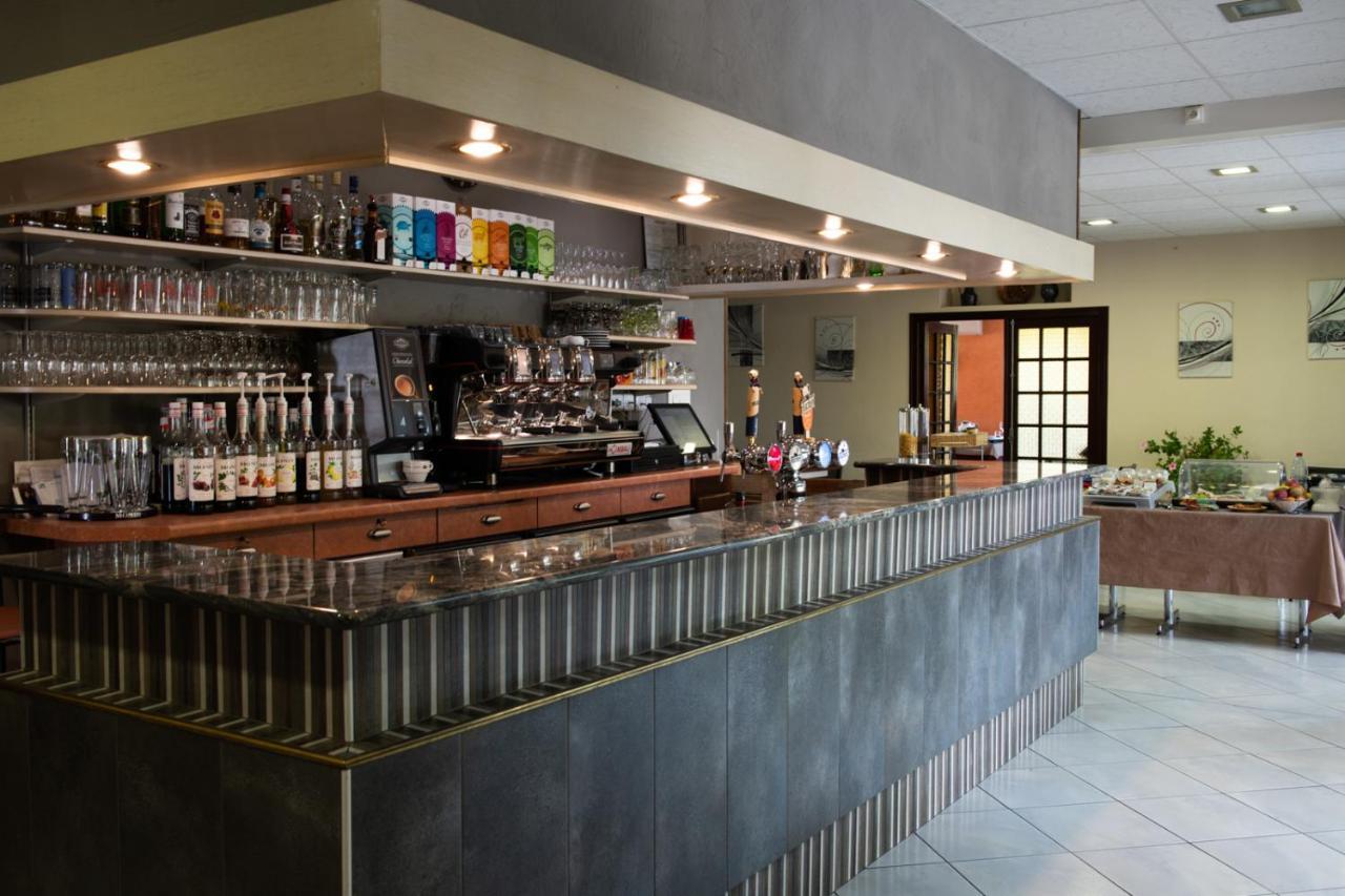 Le Pêchereau Logis Hotel Restaurant L'Escapade מראה חיצוני תמונה